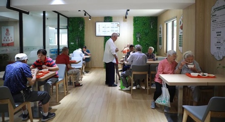 構(gòu)建養(yǎng)老服務(wù)網(wǎng)絡(luò)，嘉定鎮(zhèn)讓老年人從“養(yǎng)老”進(jìn)階到“享老”